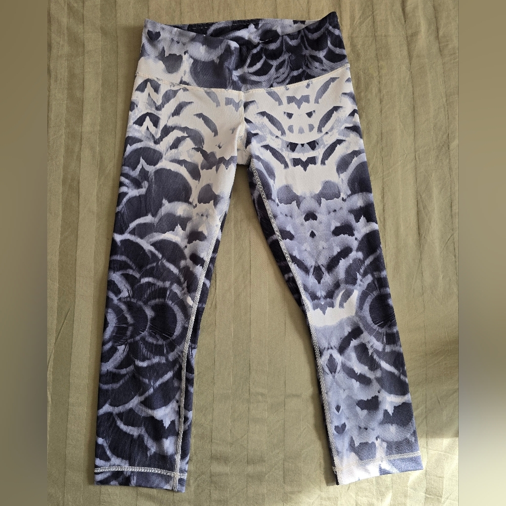 Lululemon Wunder Under Crop II *Full-On LuonPretty Plume Angel Wing Black Size 6